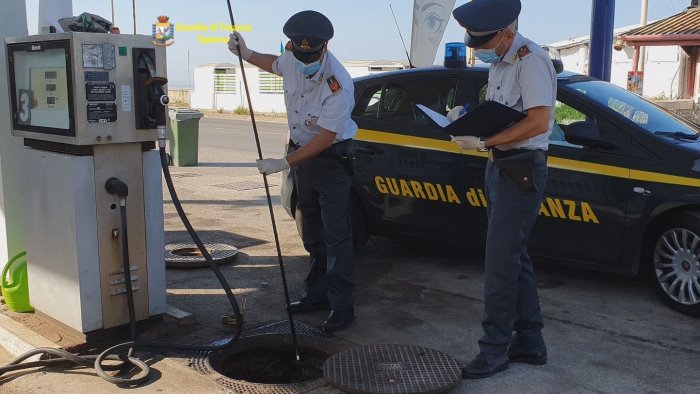 carburante di contrabbando sequestrata pompa di benzina