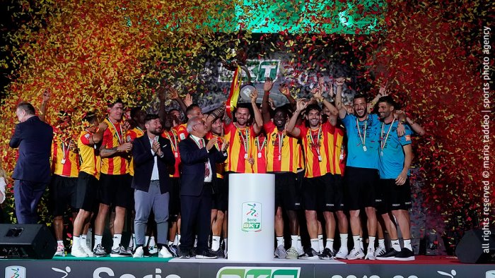 maggio alza al cielo le ali della vittoria le foto