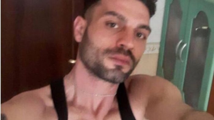 si schianta con la moto l addio al papa 33enne