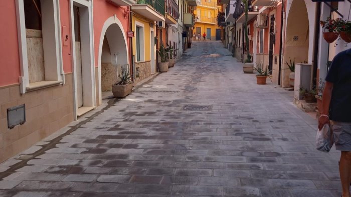 marina di camerota via sant alfonso diventa isola pedonale