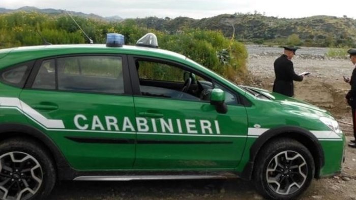realizzano un capannone industriale abusivo 5 denunce
