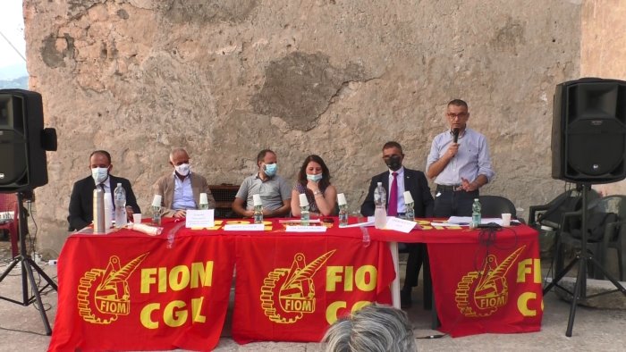 pratola riparta dall elettrico l appello della fiom per stellantis