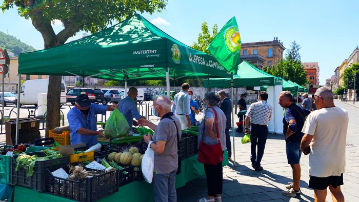 cava de tirreni torna il mercatino la spesa in campagna