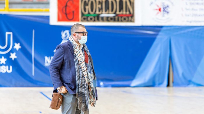 benevento 5 salutano il direttore sportivo marotta e un giocatore