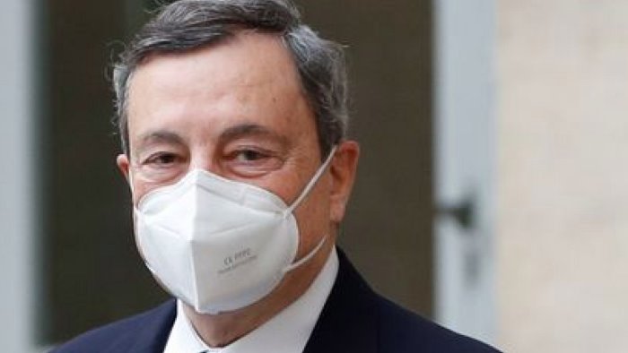 accolto tra applausi e incitamento draghi al carcere di santa maria capua vetere