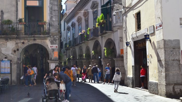 cava centro storico off limits anche per skate e monopattini elettrici