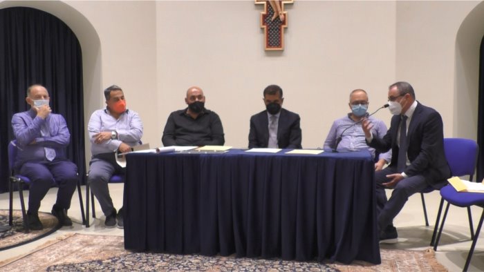 covid anche quest anno i carri alzano bandiera bianca