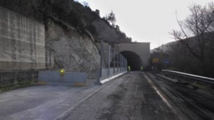 frana uscita galleria ad orsara al via i lavori da oggi chiusa la statale 90