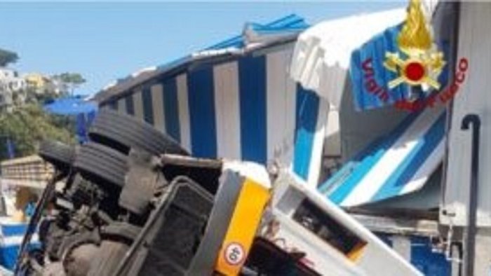 bus precipitato a capri l autopsia escluderebbe malore autista