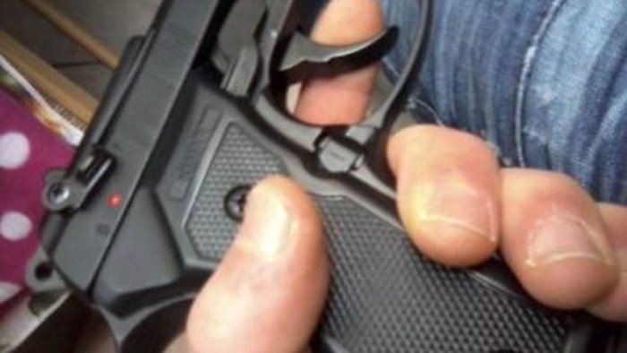 sparano su pista da ballo del lido feriti due giovani