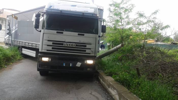 nocera inferiore criticita nel tratto urbano della ss18 per traffico autocarri