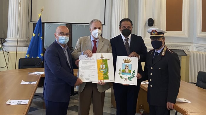 stemma e gonfalone per il comune di telese terme consegna in prefettura