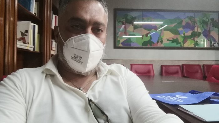 comune senza mutuo per la scuola il sindaco occupa la banca