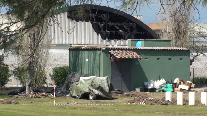 tragedia a montecorvino operaio salernitano cade per 10 metri e muore
