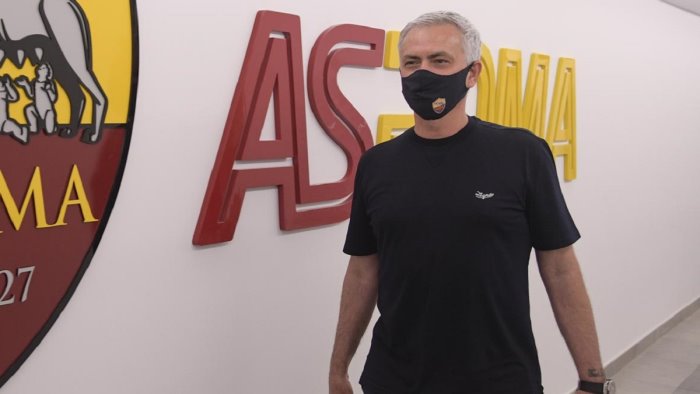 mourinho a roma accoglienza eccezionale in debito con i tifosi