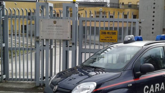 macchina salvavita fuori uso per blackout carabinieri salvano un anziana