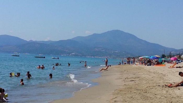 malore in spiaggia turista napoletana perde la vita sul litorale di ascea