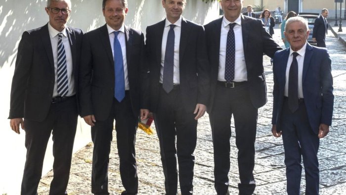 i sindaci della penisola sorrentina pronti a varare l unione dei comuni