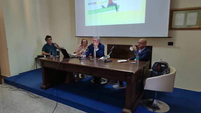 raccolta differenziata a battipaglia presentato il nuovo calendario