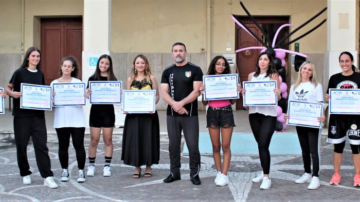 donna in sicurezza un corso incentrato sulla difesa personale femminile