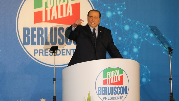 berlusconi governo avanti anche senza m5s