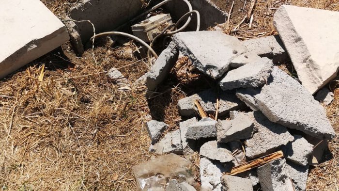 vandali in azione a san marzano sul sarno lampioni distrutti nel parco urbano