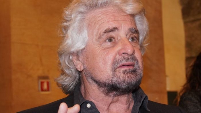 m5s grillo il doppio mandato diventi legge