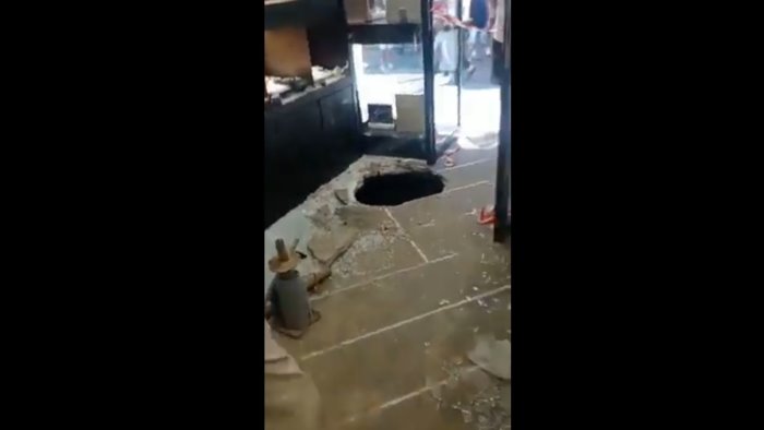 aversa colpo della banda del buco ecco come hanno rapinato la gioielleria