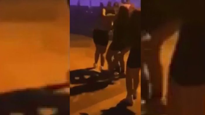 movida dopo la lite tra ragazzine si dimette il consigliere del sindaco