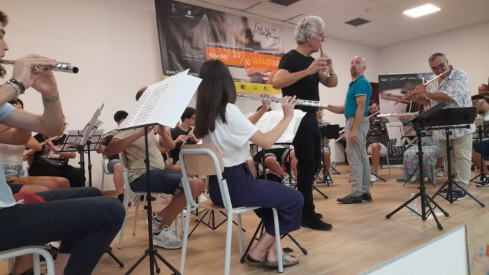 nelle grotte di pertosa auletta il concerto di musica classica della falaut