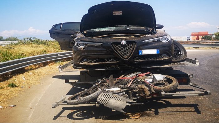 incidente tra auto e moto sull aversana muore un 28enne