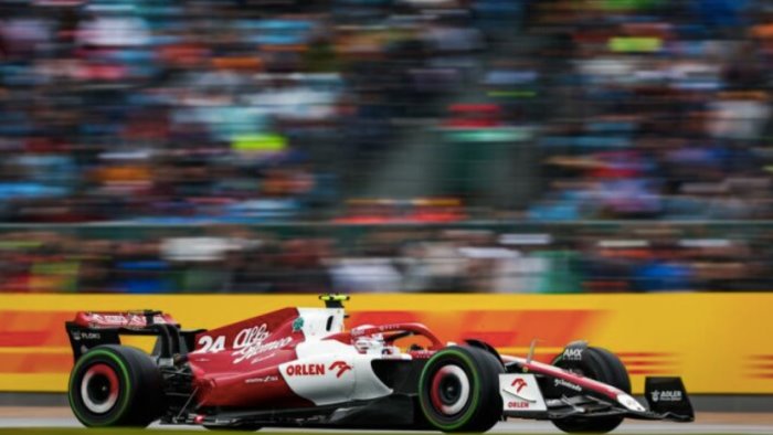 incidente al via a silverstone paura per zhou ma e cosciente