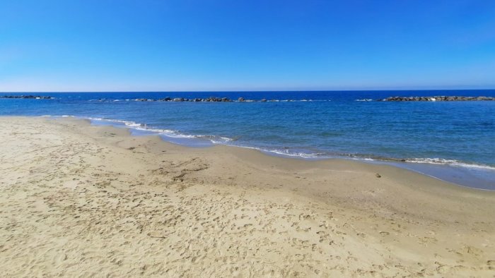 rischia di annegare a casal velino 63enne di scafati salvata