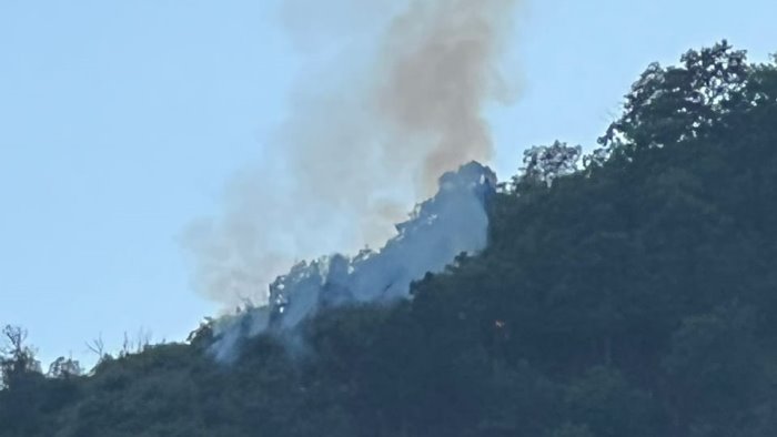 baronissi fiamme in alta montagna in zona cariti