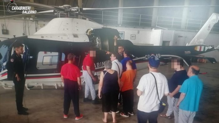 i ragazzi dell istituto don orione di ercolano in visita al nucleo elicotteri