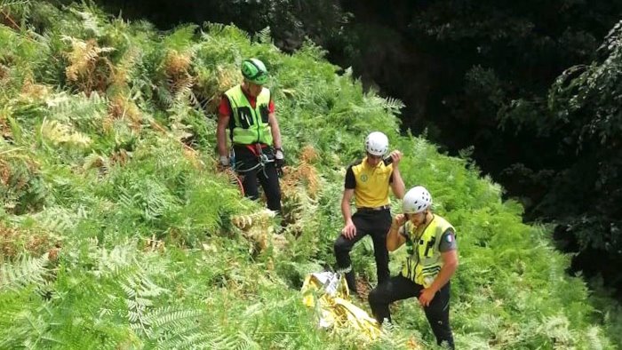 tragedia sul sentiero degli dei giovane escursionista precipita e muore