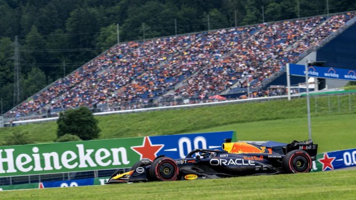 verstappen vince sprint race in austria sainz terzo