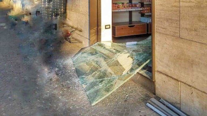 aumento di furti con scasso a frattamaggiore svaligiate nuove attivita