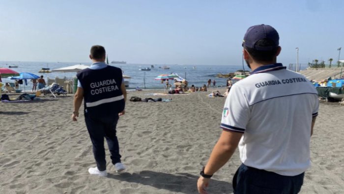 vietri sul mare lido abusivo sgomberato dalla capitaneria di porto