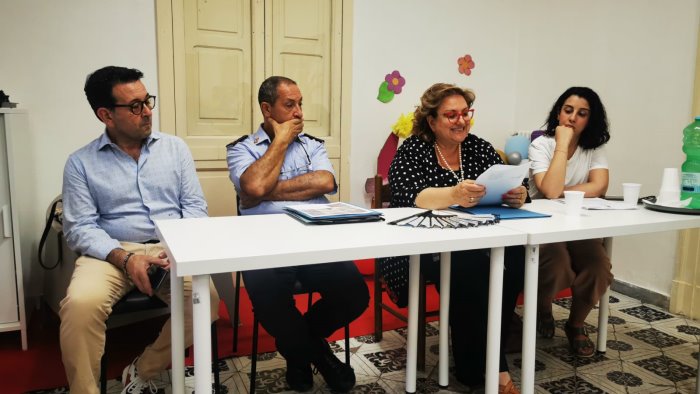 cattivi odori in localita taverna la sindaca lanzara incontra i cittadini