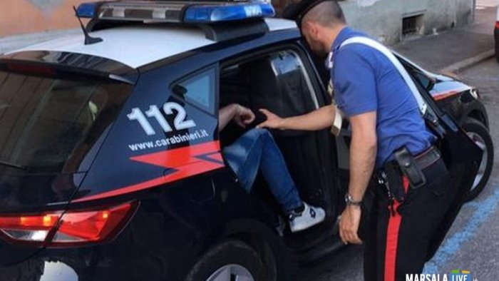 perseguita la ex moglie uomo di montecorvino pugliano finisce ai domiciliari