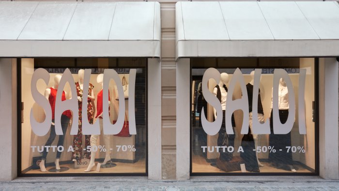 saldi estivi boom nonostante inflazione e caldo