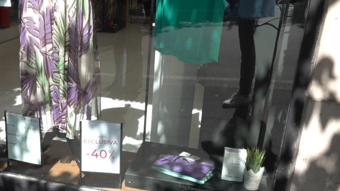 saldi estivi confesercenti campania 6 consumatori su 10 pronti ad acquistare