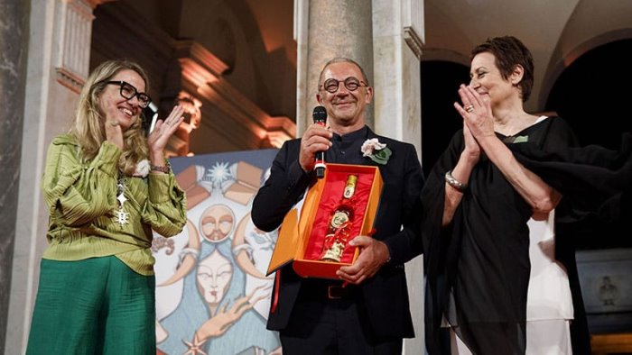 come d aria di ada d adamo vince il premio strega