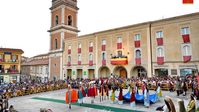 rievocazione storica sacre spine michele zizza e chiara iuspa re e regina