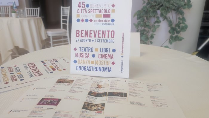 benevento citta spettacolo al via con la cena in bianco poi anna e tony effe