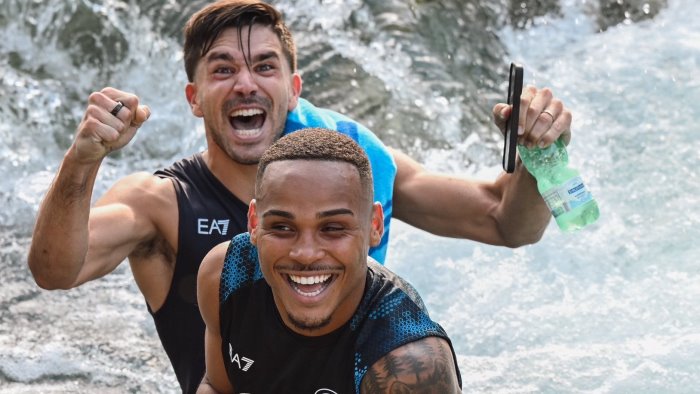 cheddira e simeone in lotta per una maglia contro il brest