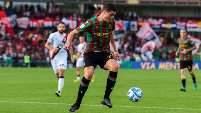 avellino via ufficiale al mercato tre operazioni definite tre profili vicini