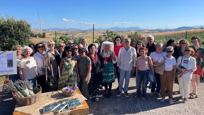 memorie di una janara presentato a savignano irpino il libro di emanuela sica