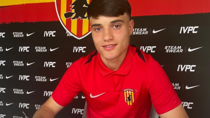 primi contratti da professionisti per tre giovani giallorossi